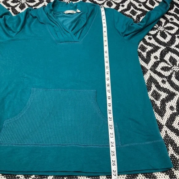 Soft Surroundings long sleeve butter soft material front kangaroo pocket Medium - Picture 8 of 9